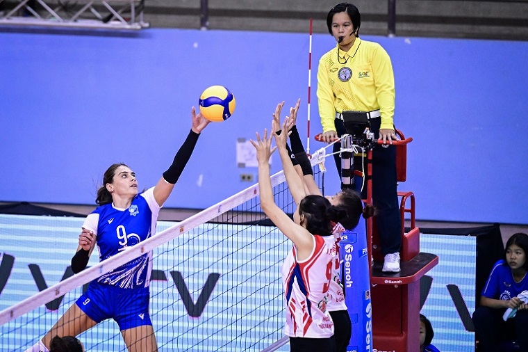 Yuliia Dymar attacking